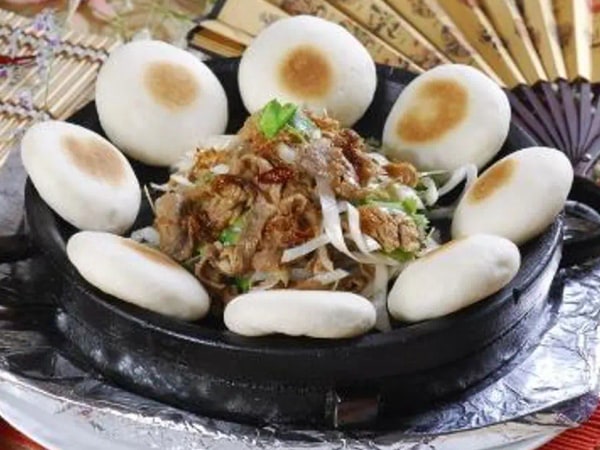 4-Hour Private Illuminated Beijing Tour with Authentic Chinese Dinner on Hutong Street